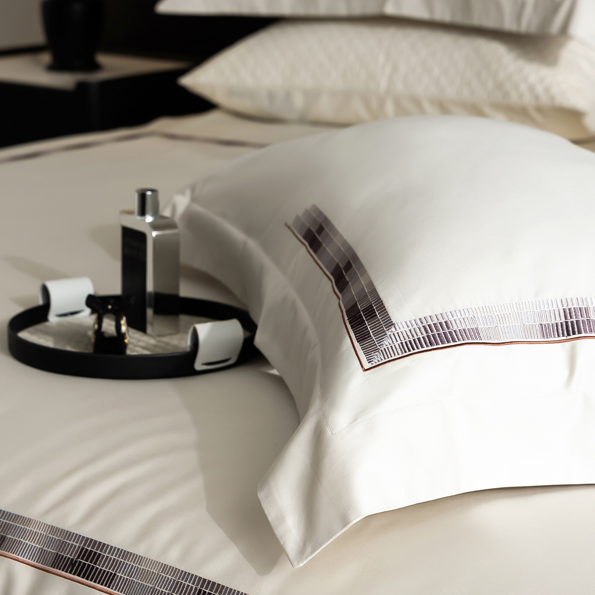 91家纺网 家纺一手货源 找家纺 时亿家居 2026新款100支全棉纯棉绣花四件套-至简逸品系列 逸品-香槟