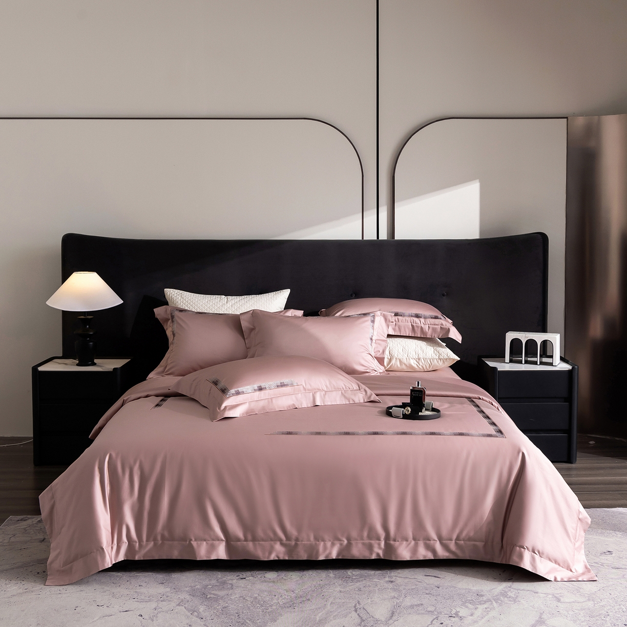 91家纺网 家纺一手货源 找家纺 时亿家居 2026新款100支全棉纯棉绣花四件套-至简逸品系列 逸品-粉