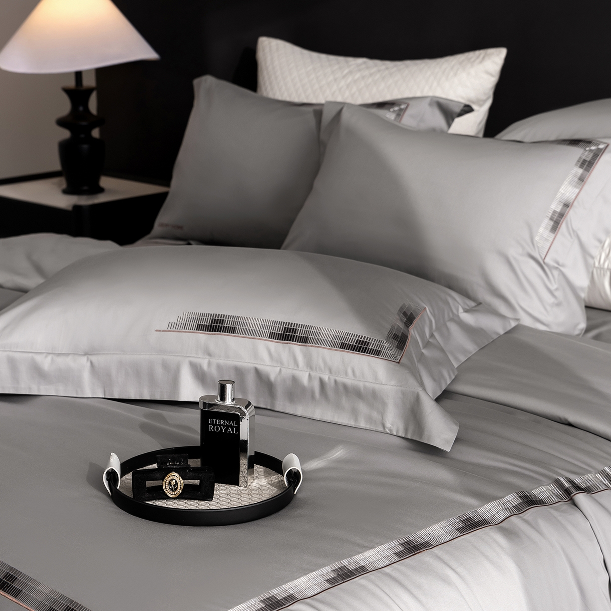 91家纺网 家纺一手货源 找家纺 时亿家居 2026新款100支全棉纯棉绣花四件套-至简逸品系列 逸品-灰