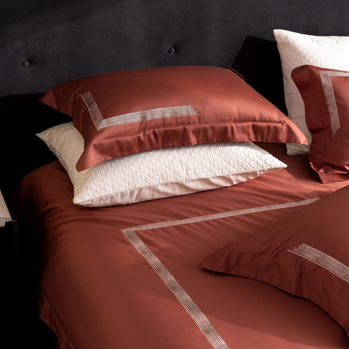 91家纺网 家纺一手货源 找家纺 时亿家居 2026新款100支全棉纯棉绣花四件套-至简逸品系列 逸品-红