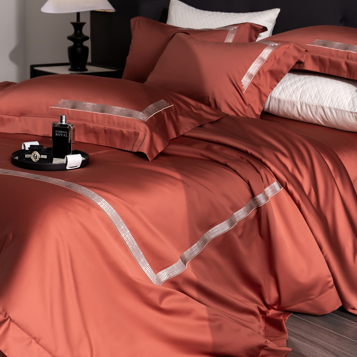 91家纺网 家纺一手货源 找家纺 时亿家居 2026新款100支全棉纯棉绣花四件套-至简逸品系列 逸品-红