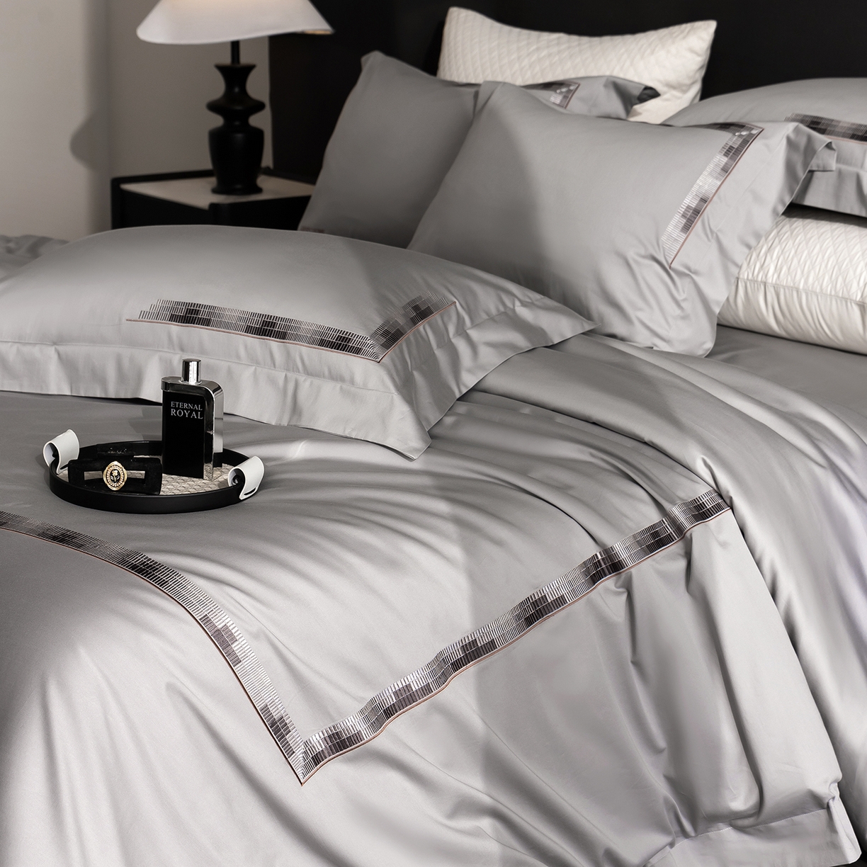 91家纺网 家纺一手货源 找家纺 时亿家居 2026新款100支全棉纯棉绣花四件套-至简逸品系列 逸品-灰