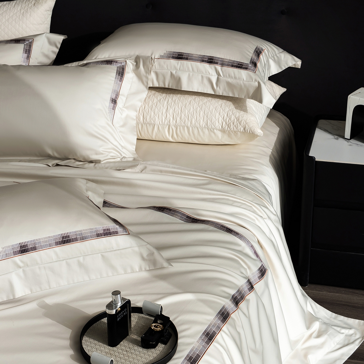 91家纺网 家纺一手货源 找家纺 时亿家居 2026新款100支全棉纯棉绣花四件套-至简逸品系列 逸品-香槟