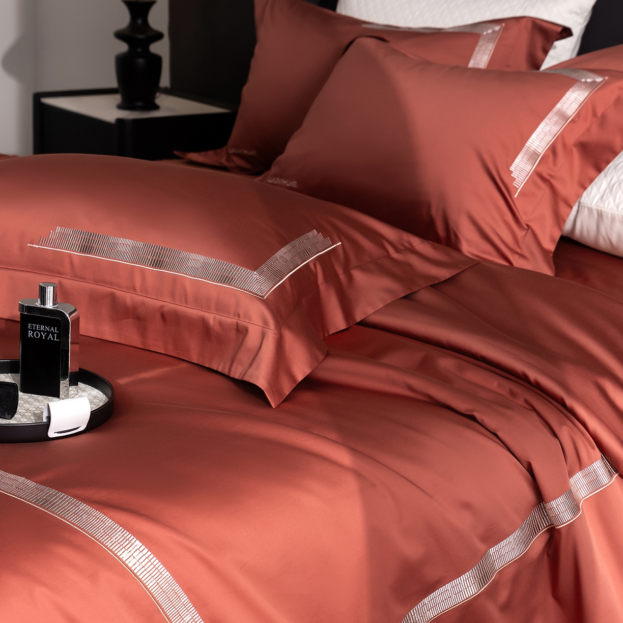 91家纺网 家纺一手货源 找家纺 时亿家居 2026新款100支全棉纯棉绣花四件套-至简逸品系列 逸品-红