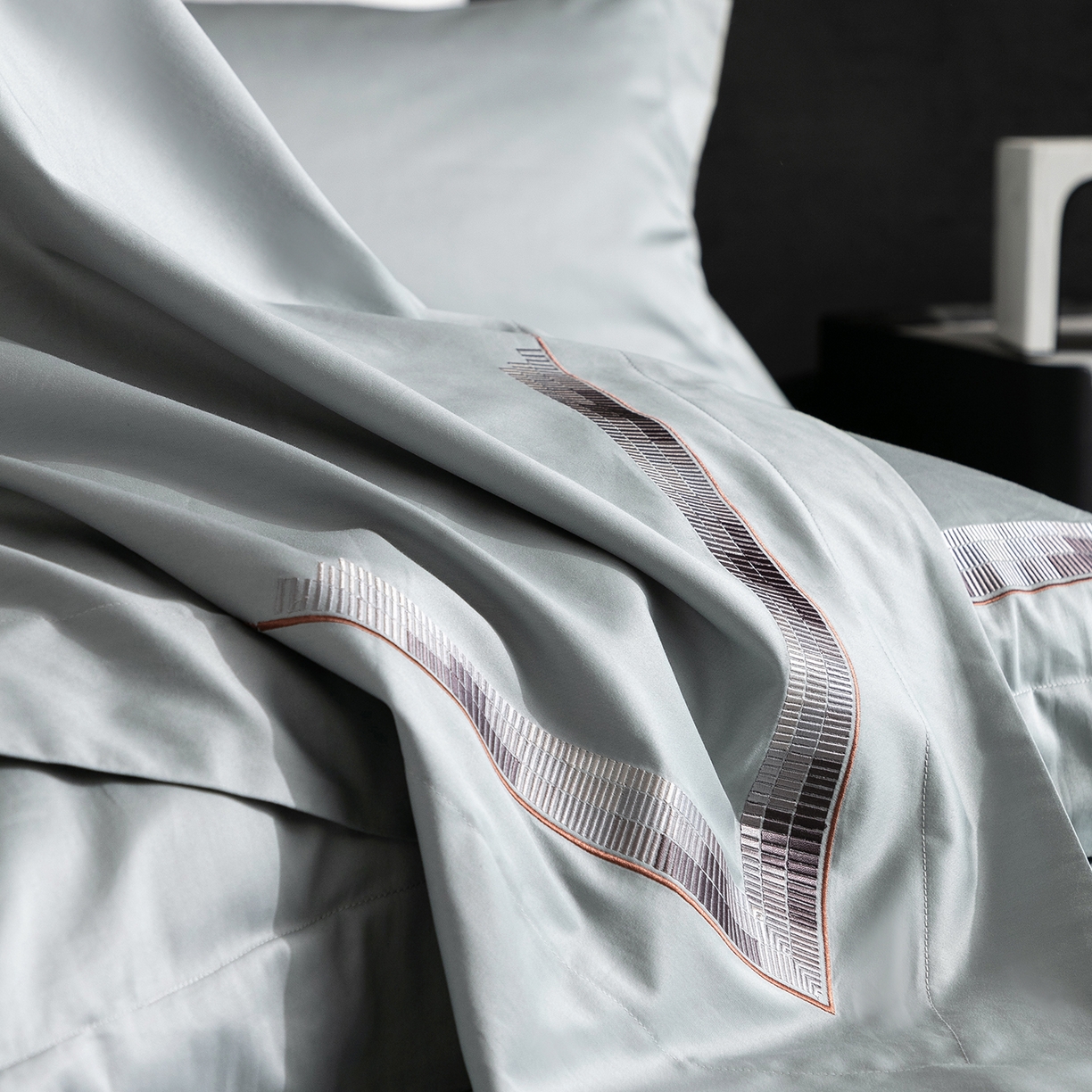 91家纺网 家纺一手货源 找家纺 时亿家居 2026新款100支全棉纯棉绣花四件套-至简逸品系列 逸品-蓝