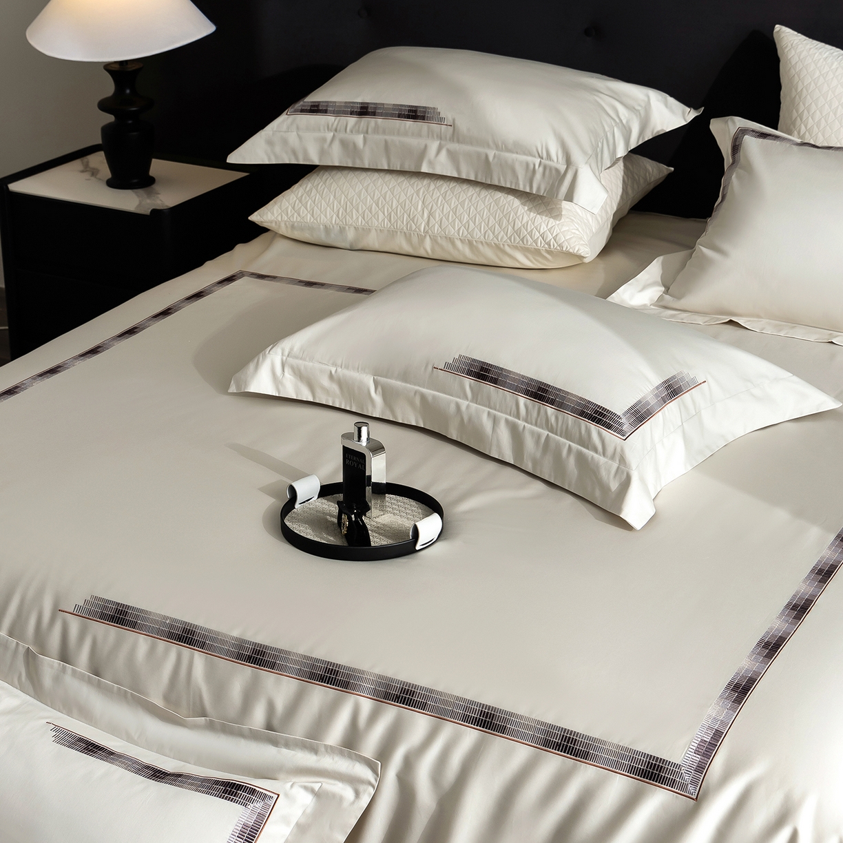 91家纺网 家纺一手货源 找家纺 时亿家居 2026新款100支全棉纯棉绣花四件套-至简逸品系列 逸品-香槟