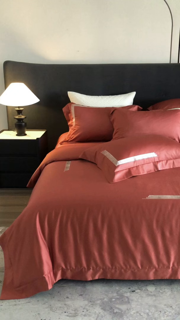 91家纺网 家纺一手货源 找家纺 时亿家居 2026新款100支全棉纯棉绣花四件套-至简逸品系列 逸品-红