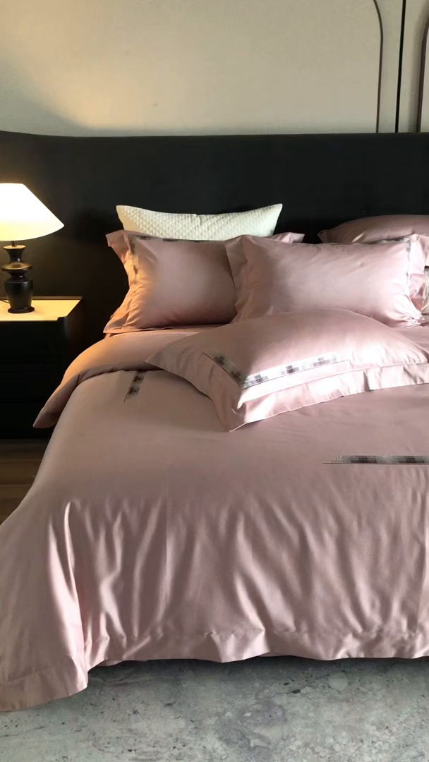 91家纺网 家纺一手货源 找家纺 时亿家居 2026新款100支全棉纯棉绣花四件套-至简逸品系列 逸品-粉