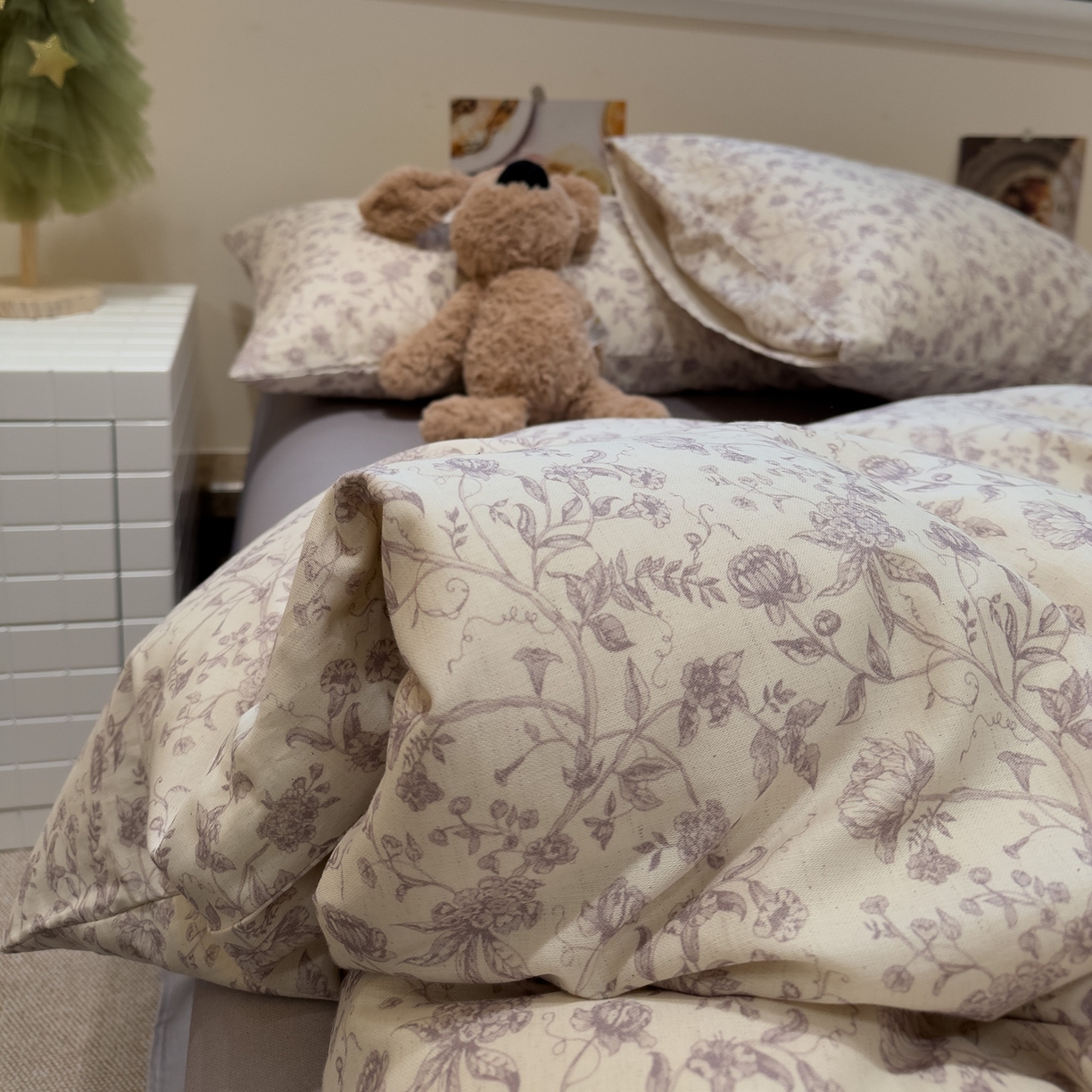 91家纺网 家纺一手货源 找家纺 珺柔家纺 2026新款亲肤舒适棉麻印花四件套 春风里