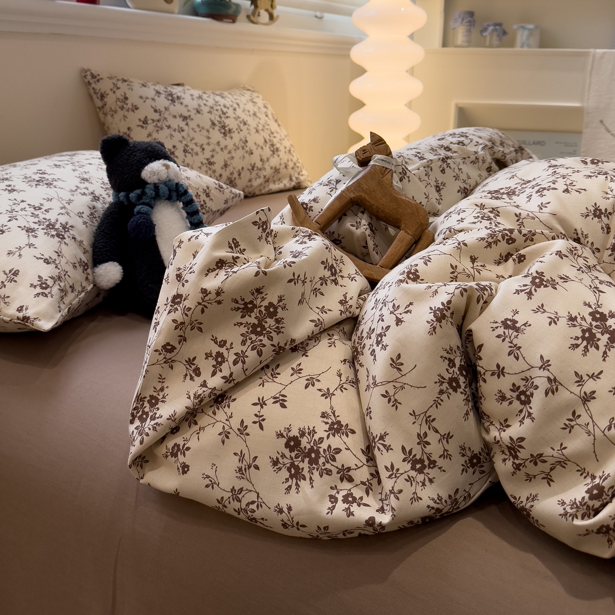 91家纺网 家纺一手货源 找家纺 珺柔家纺 2026新款亲肤舒适棉麻印花四件套 好运连连