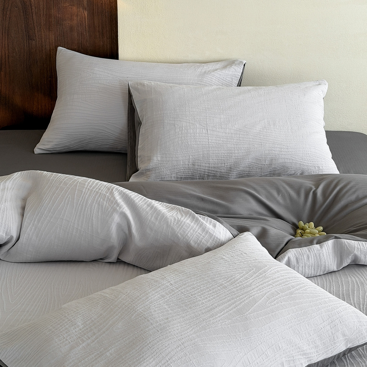 91家纺网 家纺一手货源 找家纺 静家居-简约原创家纺 2026新款奶油叱咤风60s全棉纯棉厚织提花四件套轻屿 轻屿-烟灰