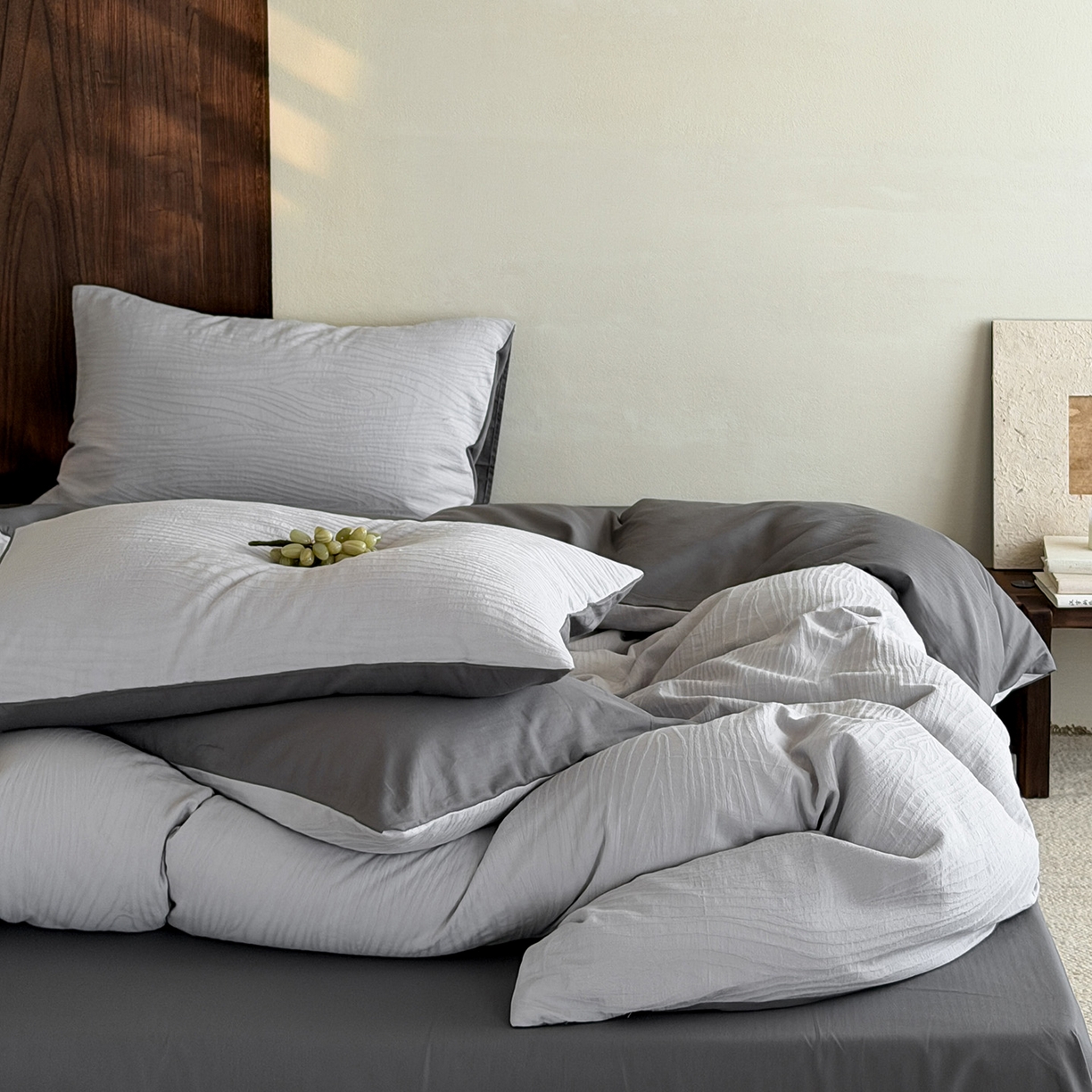 91家纺网 家纺一手货源 找家纺 静家居-简约原创家纺 2026新款奶油叱咤风60s全棉纯棉厚织提花四件套轻屿 轻屿-烟灰