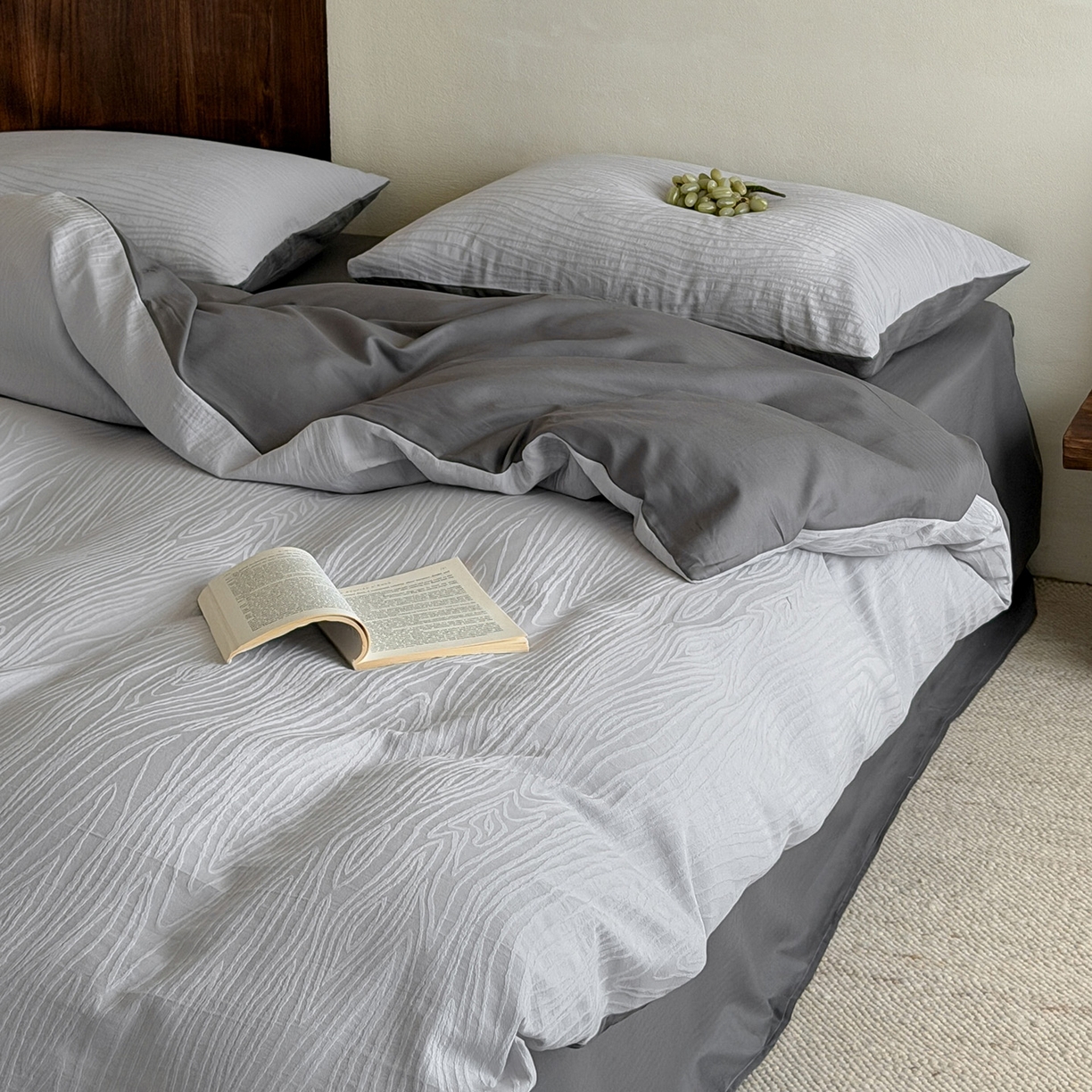 91家纺网 家纺一手货源 找家纺 静家居-简约原创家纺 2026新款奶油叱咤风60s全棉纯棉厚织提花四件套轻屿 轻屿-烟灰