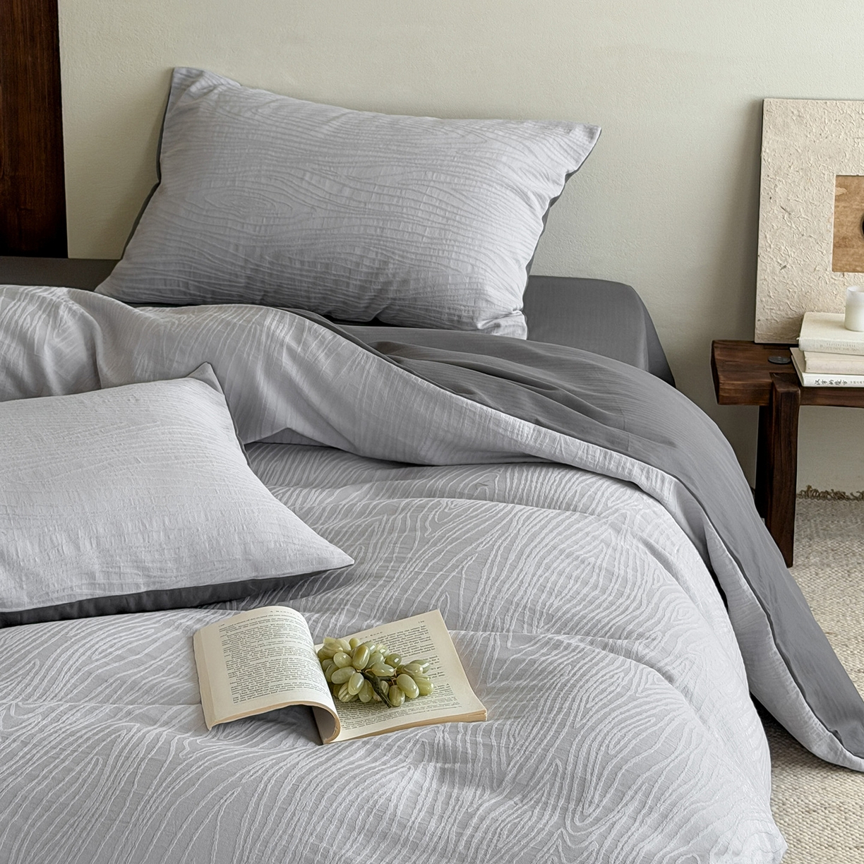 91家纺网 家纺一手货源 找家纺 静家居-简约原创家纺 2026新款奶油叱咤风60s全棉纯棉厚织提花四件套轻屿 轻屿-烟灰