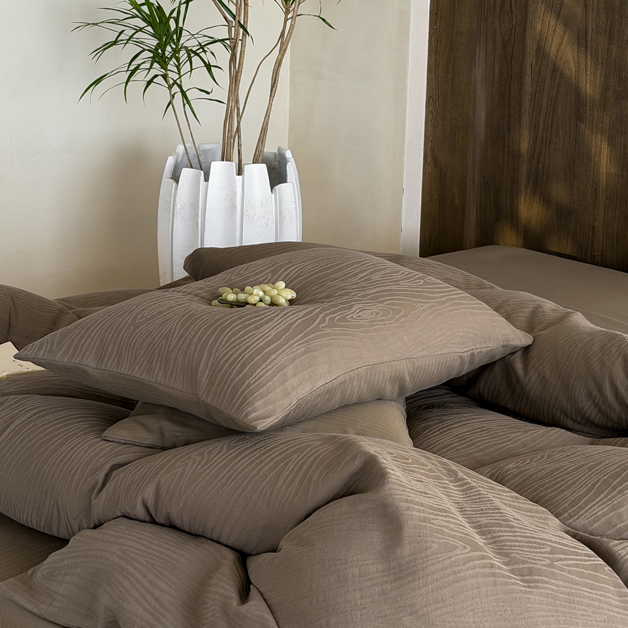 91家纺网 家纺一手货源 找家纺 静家居-简约原创家纺 2026新款奶油叱咤风60s全棉纯棉厚织提花四件套轻屿 轻屿-棕逸