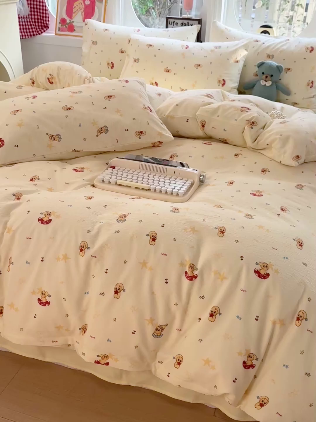 91家纺网 家纺一手货源 找家纺 朵朵家纺 2026新款云感木棉皱皱纱双层纱印花四件套 星星人