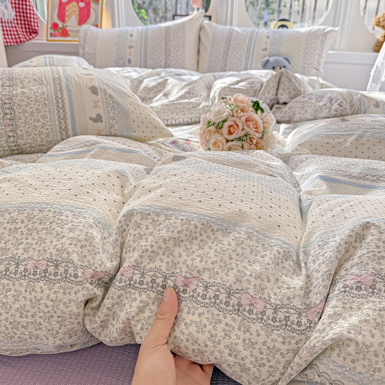 91家纺网 家纺一手货源 找家纺 朵朵家纺 2026新款云感木棉皱皱纱双层纱印花四件套 安琪拉