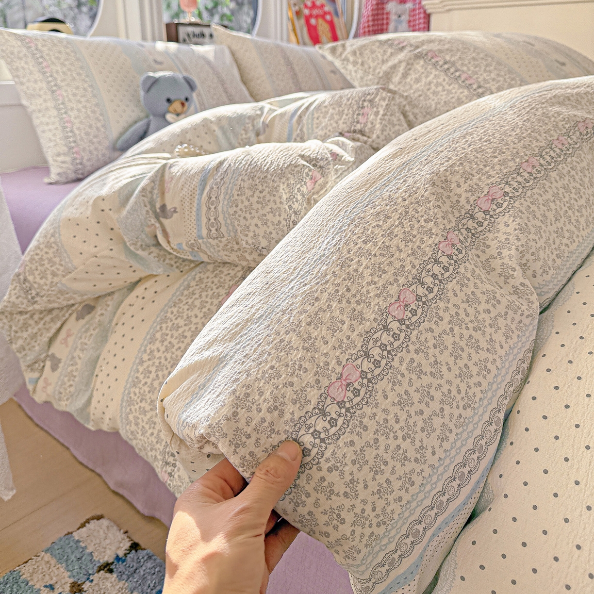 91家纺网 家纺一手货源 找家纺 朵朵家纺 2026新款云感木棉皱皱纱双层纱印花四件套 安琪拉