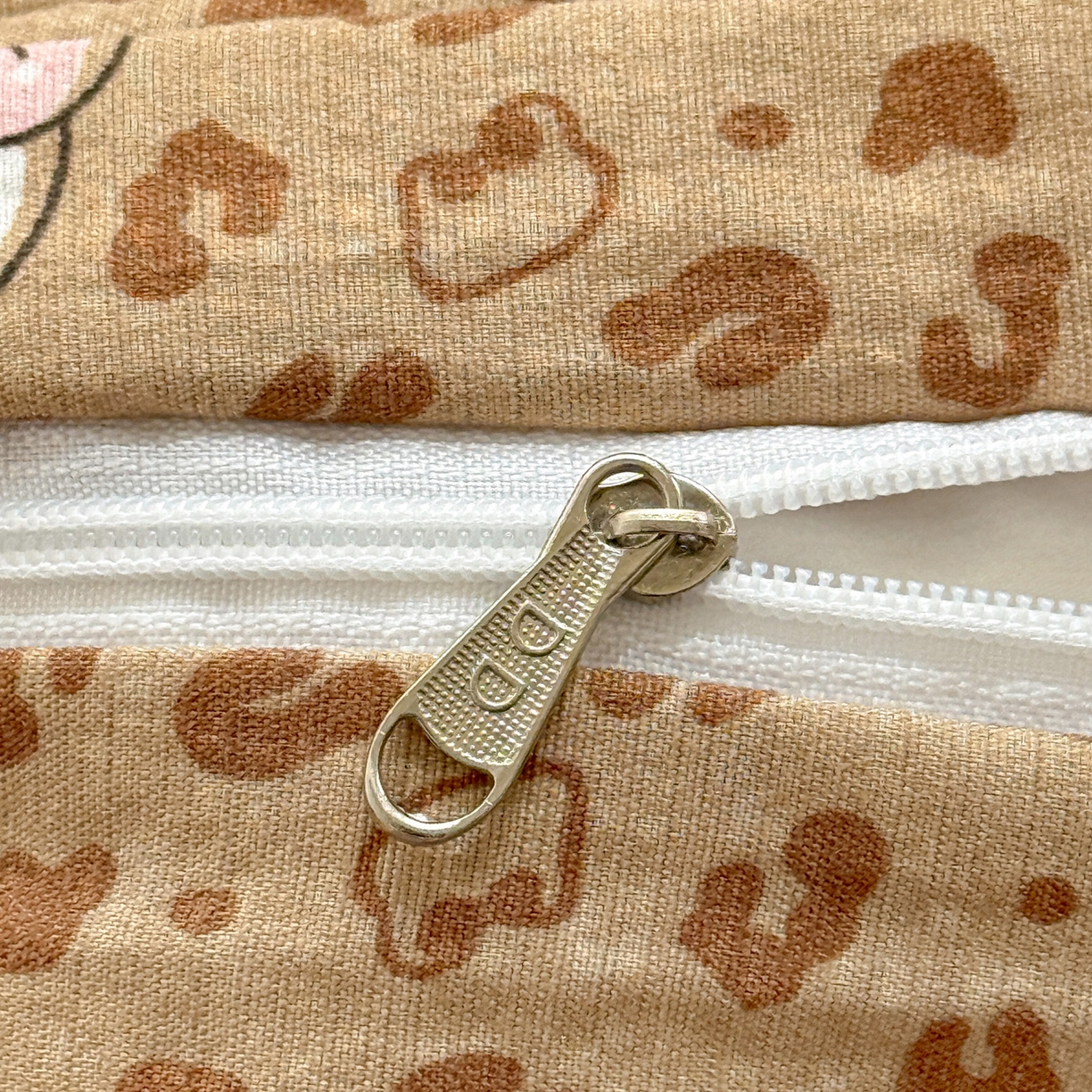 91家纺网 家纺一手货源 找家纺 朵朵家纺 2026新款云感木棉皱皱纱双层纱印花四件套 豹纹KT