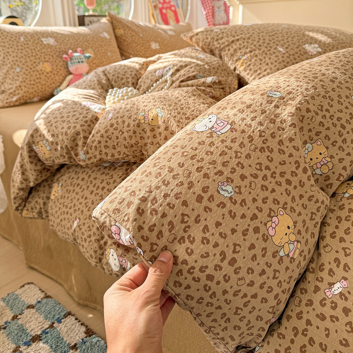 91家纺网 家纺一手货源 找家纺 朵朵家纺 2026新款云感木棉皱皱纱双层纱印花四件套 豹纹KT