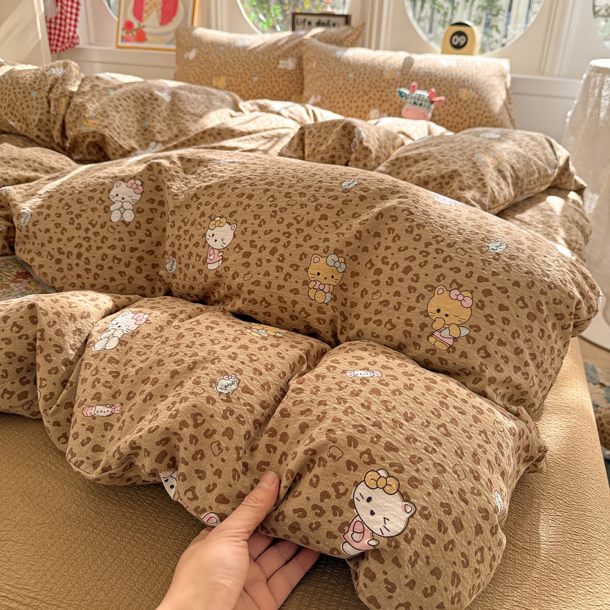 91家纺网 家纺一手货源 找家纺 朵朵家纺 2026新款云感木棉皱皱纱双层纱印花四件套 豹纹KT