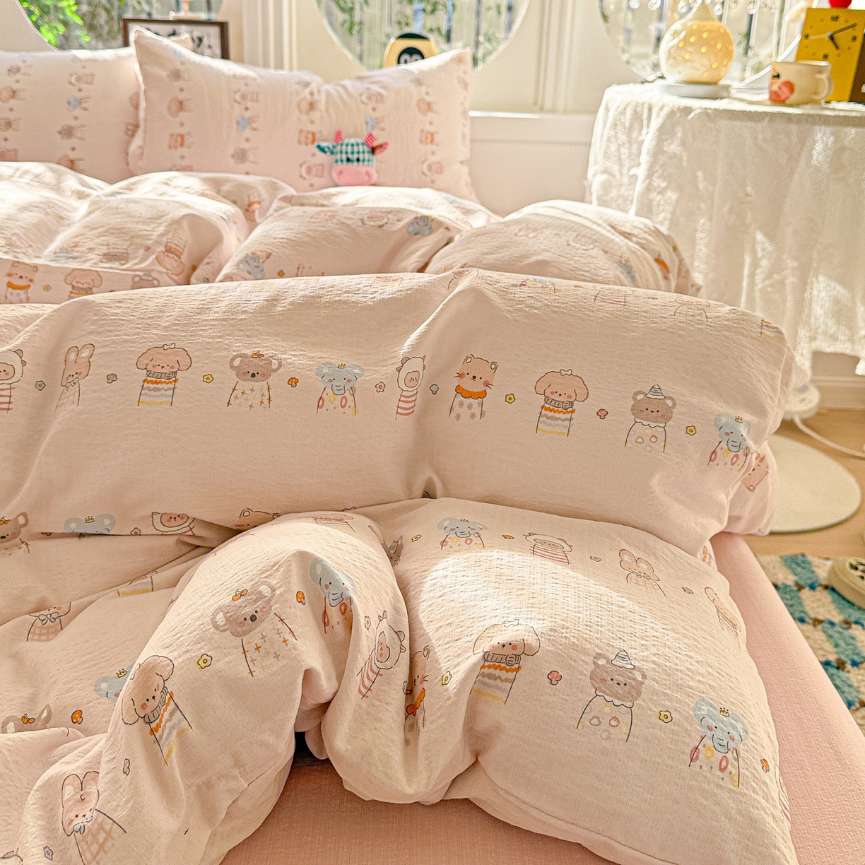 91家纺网 家纺一手货源 找家纺 朵朵家纺 2026新款云感木棉皱皱纱双层纱印花四件套 森林乐园