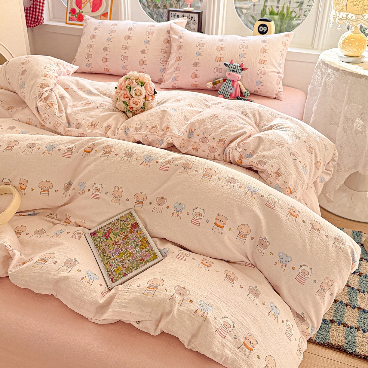 91家纺网 家纺一手货源 找家纺 朵朵家纺 2026新款云感木棉皱皱纱双层纱印花四件套 森林乐园