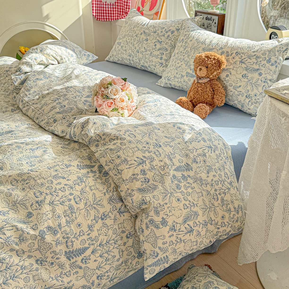 91家纺网 家纺一手货源 找家纺 朵朵家纺 2026新款云感木棉皱皱纱双层纱印花四件套 森林密语