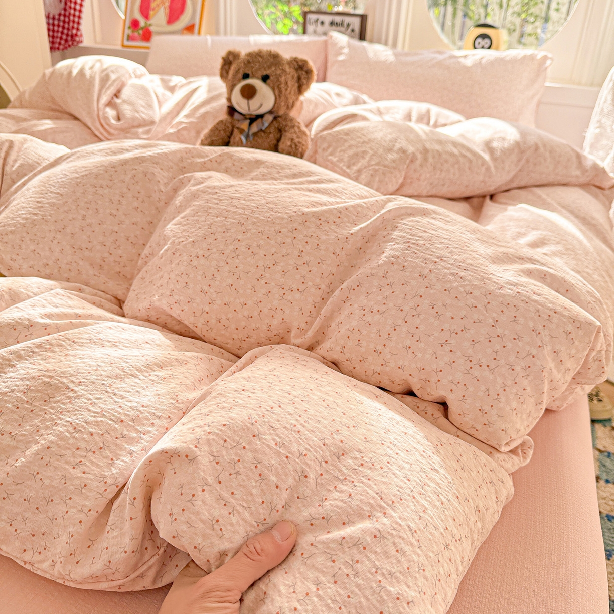 91家纺网 家纺一手货源 找家纺 朵朵家纺 2026新款云感木棉皱皱纱双层纱印花四件套 甜茶