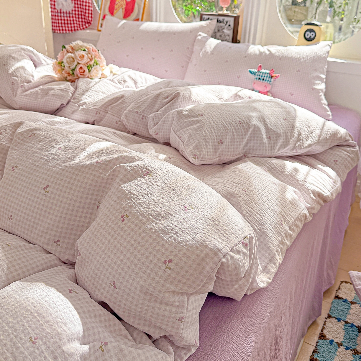 91家纺网 家纺一手货源 找家纺 朵朵家纺 2026新款云感木棉皱皱纱双层纱印花四件套 小樱桃