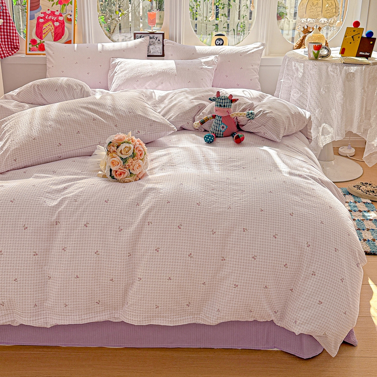 91家纺网 家纺一手货源 找家纺 朵朵家纺 2026新款云感木棉皱皱纱双层纱印花四件套 小樱桃