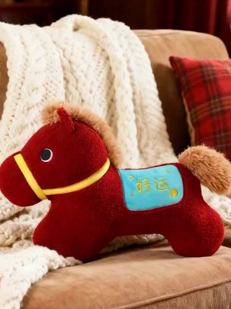 91家纺网 家纺一手货源 找家纺 （总）蔻眠 好运发财马抱枕沙发靠枕马年抱枕