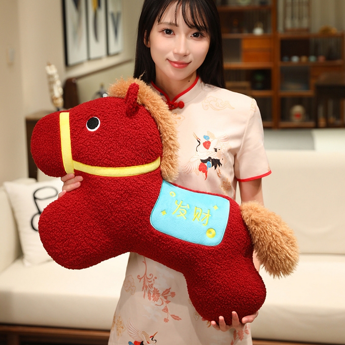 91家纺网 家纺一手货源 找家纺 （总）蔻眠 好运发财马抱枕沙发靠枕马年抱枕