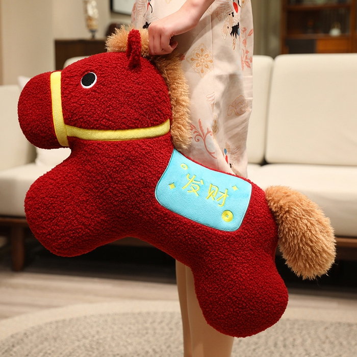 91家纺网 家纺一手货源 找家纺 （总）蔻眠 好运发财马抱枕沙发靠枕马年抱枕