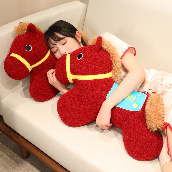 91家纺网 家纺一手货源 找家纺 （总）蔻眠 好运发财马抱枕沙发靠枕马年抱枕