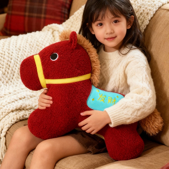 91家纺网 家纺一手货源 找家纺 （总）蔻眠 好运发财马抱枕沙发靠枕马年抱枕