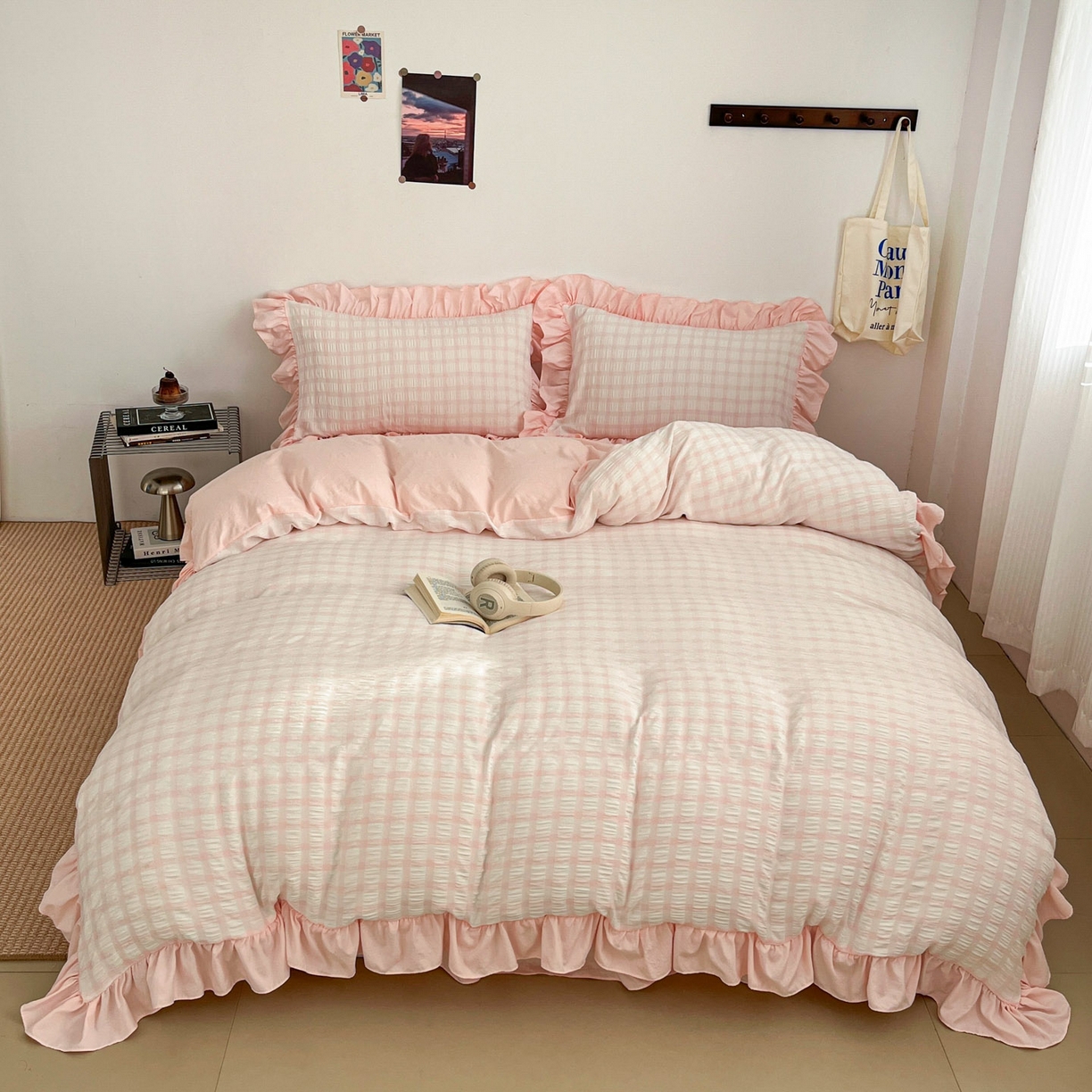 91家纺网 家纺一手货源 找家纺 乐卧家居 2026新款韩系千禧梦核复古回潮少女感格纹褶皱款荷叶边四件套 千禧-芍药粉