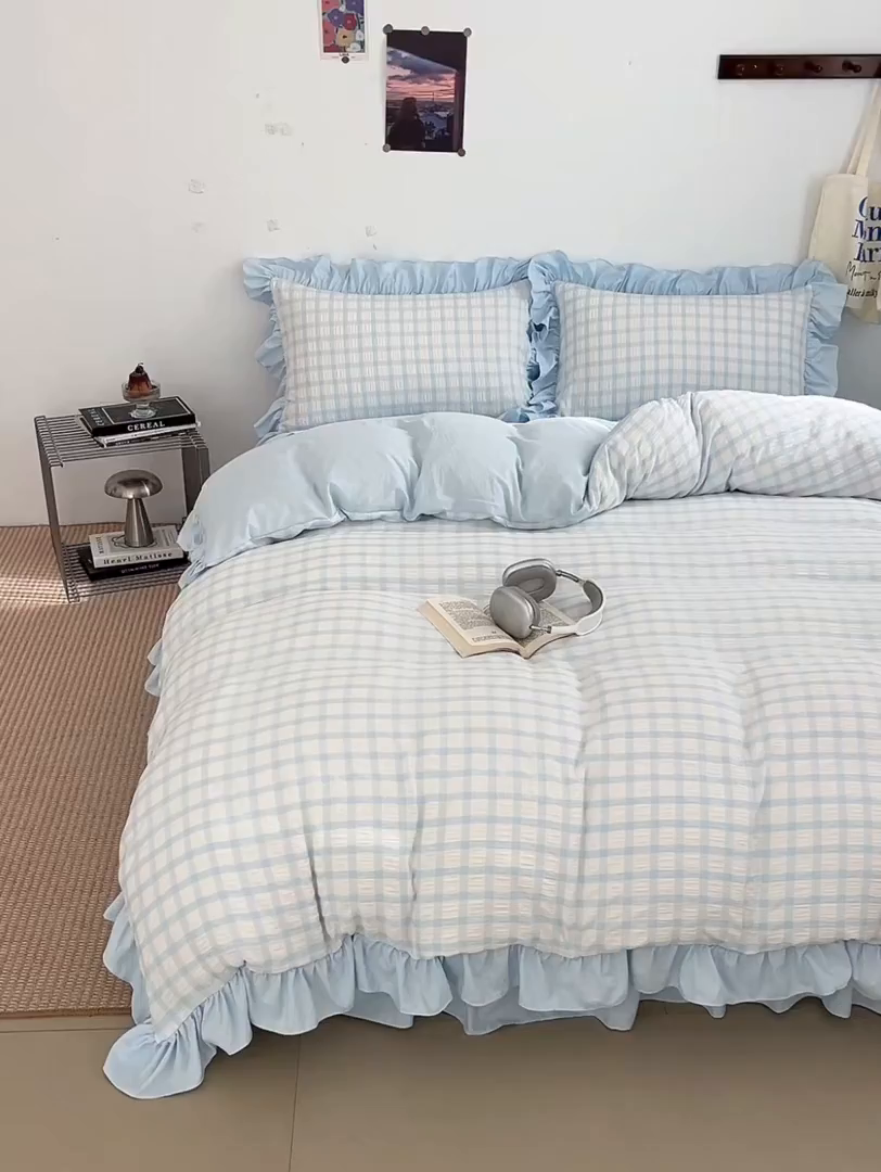 91家纺网 家纺一手货源 找家纺 乐卧家居 2026新款韩系千禧梦核复古回潮少女感格纹褶皱款荷叶边四件套 千禧-奶油蓝
