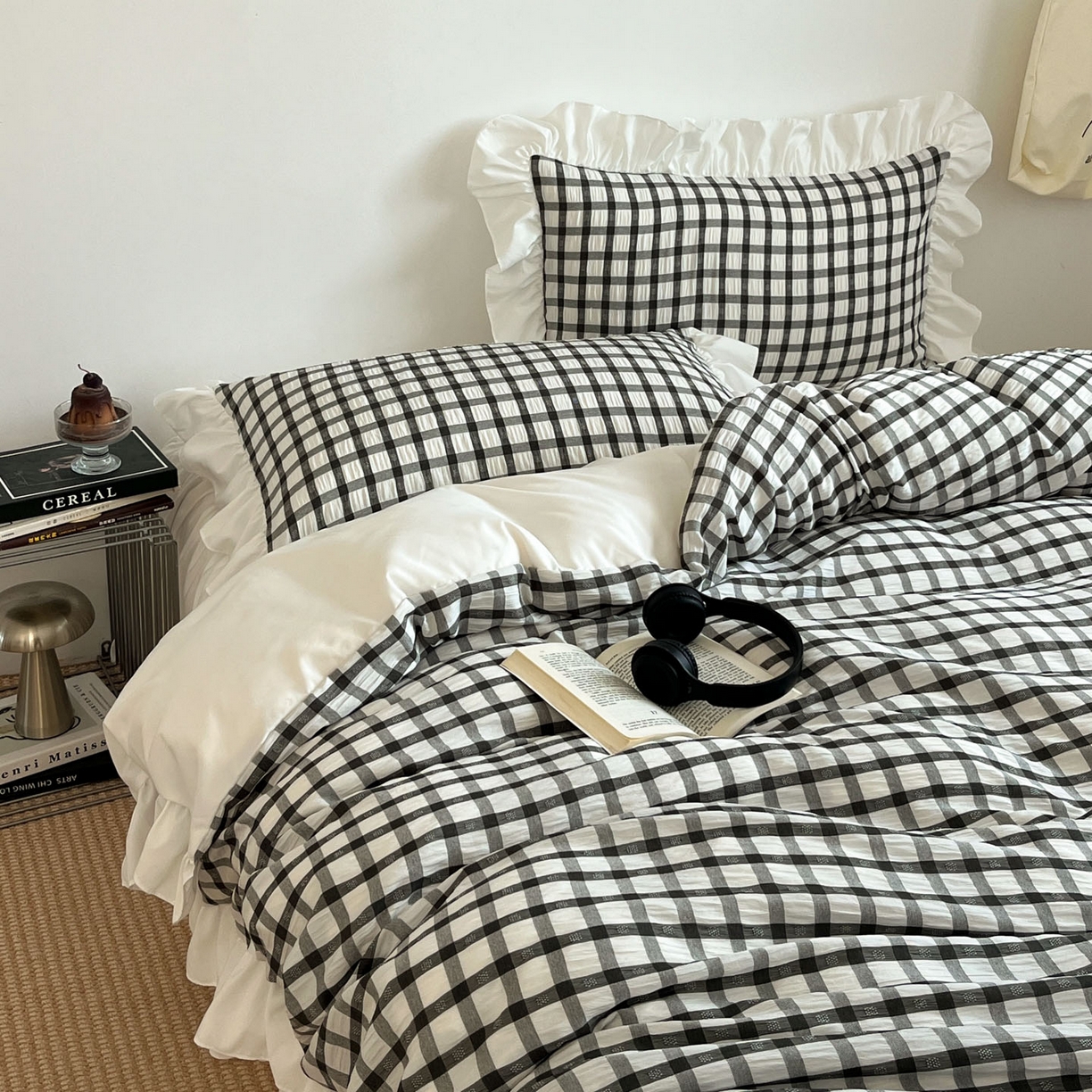 91家纺网 家纺一手货源 找家纺 乐卧家居 2026新款韩系千禧梦核复古回潮少女感格纹褶皱款荷叶边四件套 千禧-经典黑