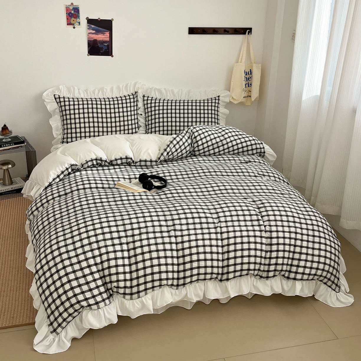 91家纺网 家纺一手货源 找家纺 乐卧家居 2026新款韩系千禧梦核复古回潮少女感格纹褶皱款荷叶边四件套 千禧-经典黑