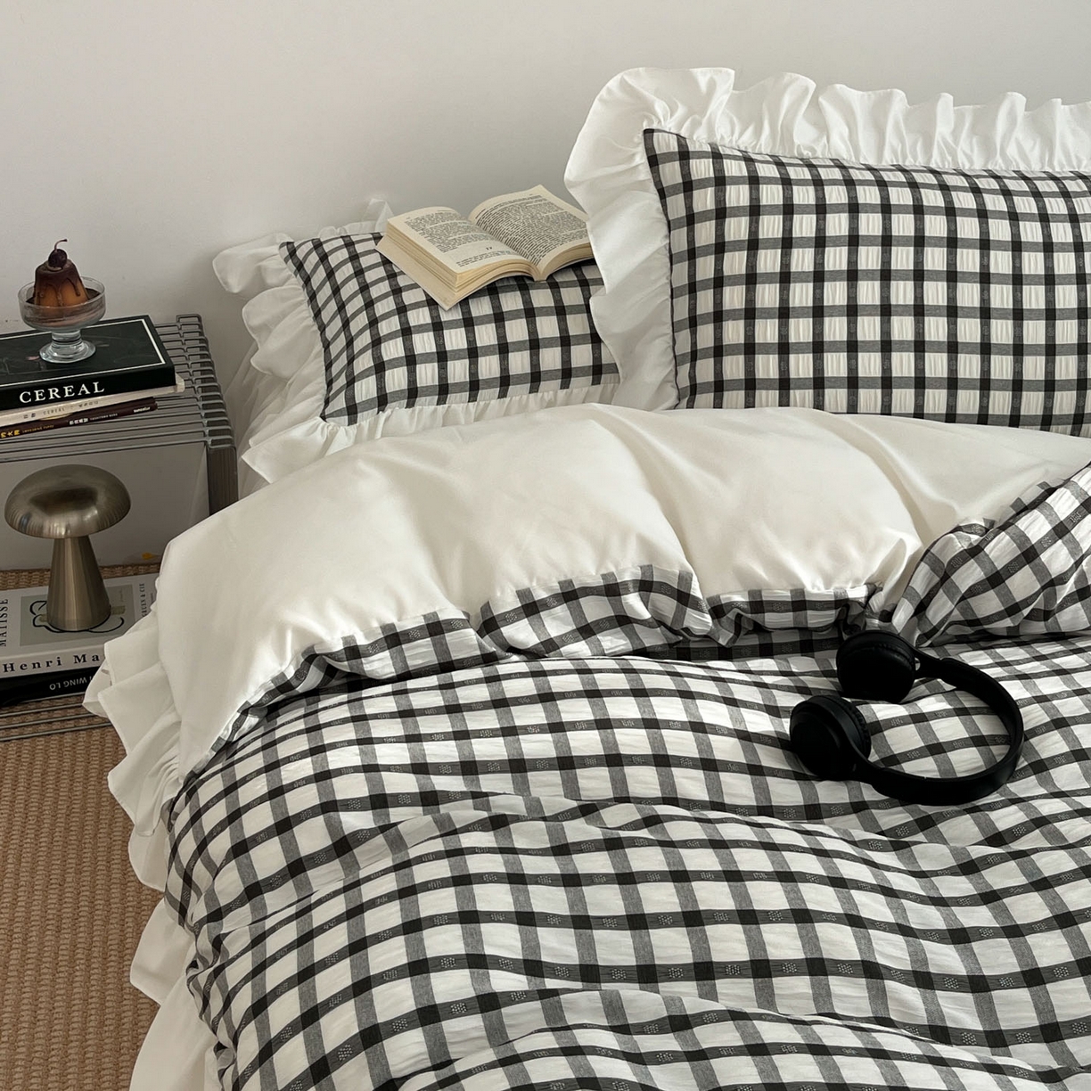 91家纺网 家纺一手货源 找家纺 乐卧家居 2026新款韩系千禧梦核复古回潮少女感格纹褶皱款荷叶边四件套 千禧-经典黑