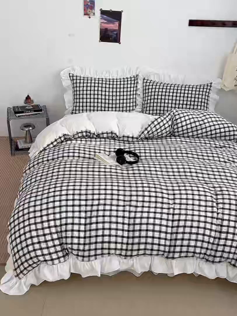 91家纺网 家纺一手货源 找家纺 乐卧家居 2026新款韩系千禧梦核复古回潮少女感格纹褶皱款荷叶边四件套 千禧-经典黑