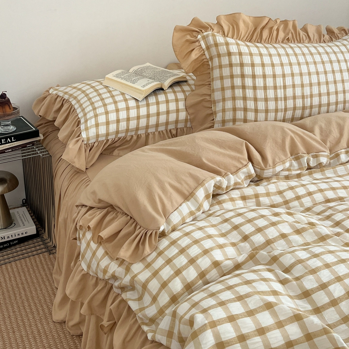 91家纺网 家纺一手货源 找家纺 乐卧家居 2026新款韩系千禧梦核复古回潮少女感格纹褶皱款荷叶边四件套 千禧-摩卡咖