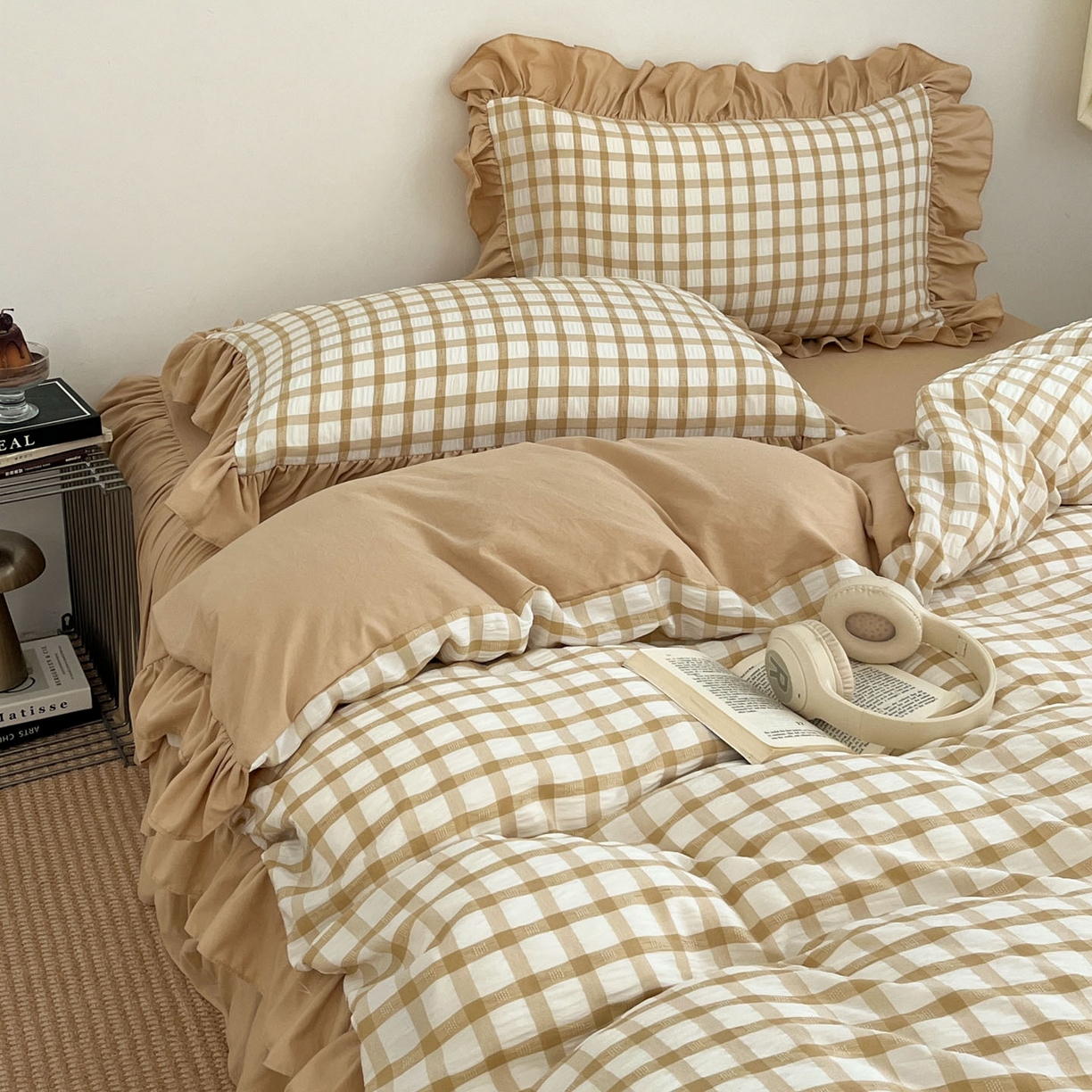 91家纺网 家纺一手货源 找家纺 乐卧家居 2026新款韩系千禧梦核复古回潮少女感格纹褶皱款荷叶边四件套 千禧-摩卡咖