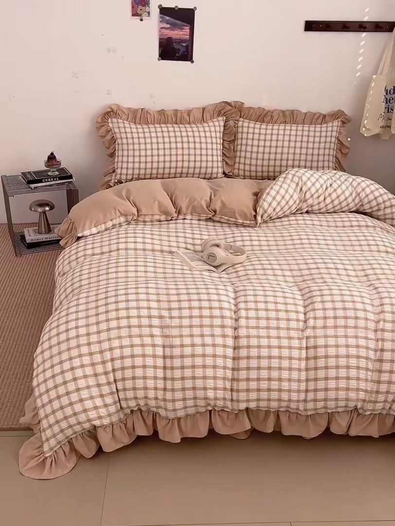 91家纺网 家纺一手货源 找家纺 乐卧家居 2026新款韩系千禧梦核复古回潮少女感格纹褶皱款荷叶边四件套 千禧-摩卡咖