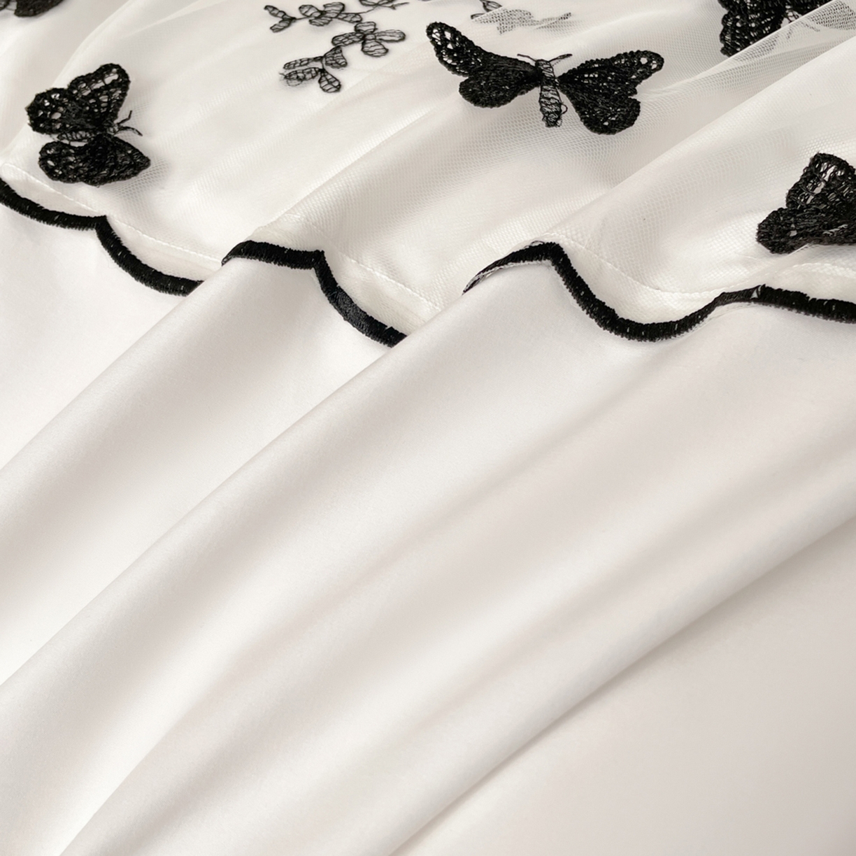 91家纺网 家纺一手货源 找家纺 乐卧家居 2026新款130克磨毛法式宫廷感浪漫精致刺绣丝黑蝴蝶荷边四件套-蝶梦 蝶梦-白