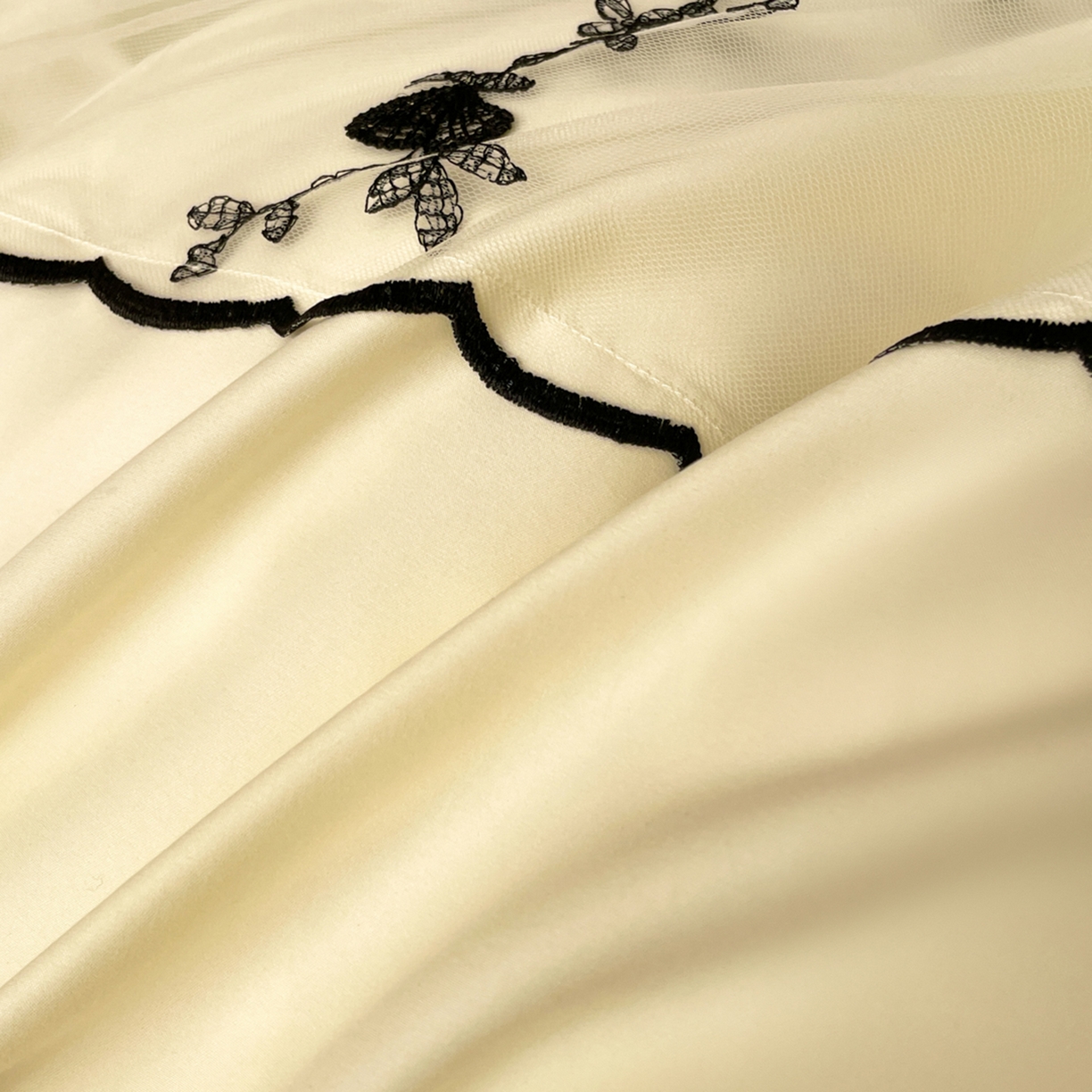 91家纺网 家纺一手货源 找家纺 乐卧家居 2026新款130克磨毛法式宫廷感浪漫精致刺绣丝黑蝴蝶荷边四件套-蝶梦 蝶梦-黄