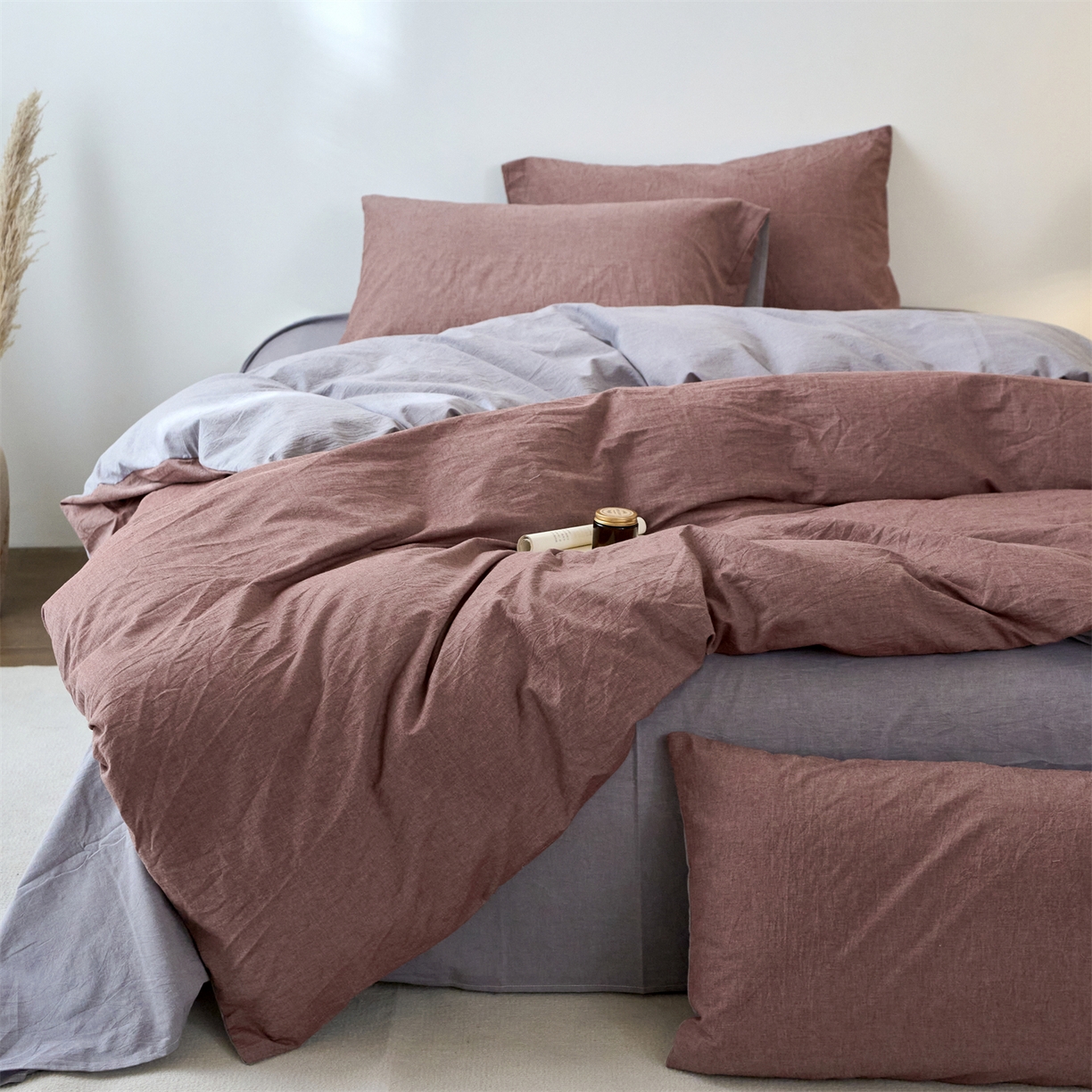91家纺网 家纺一手货源 找家纺 兰紫橙家纺 2026新款A类色织纯色全棉水洗棉四件套 全棉水洗棉-暗红+浅灰