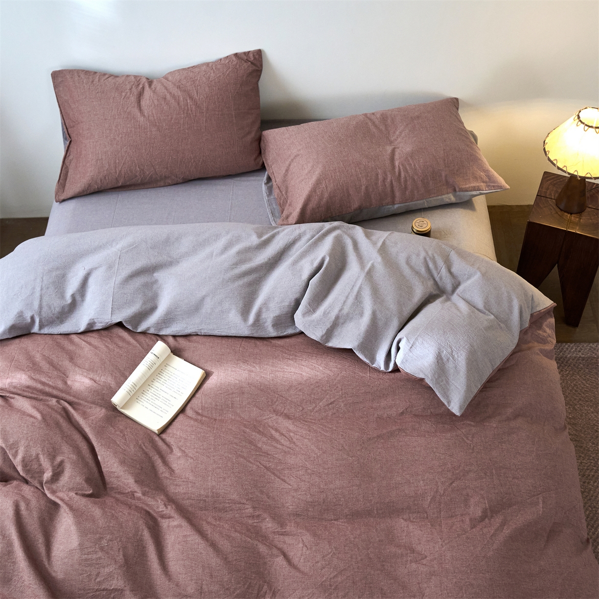 91家纺网 家纺一手货源 找家纺 兰紫橙家纺 2026新款A类色织纯色全棉水洗棉四件套 全棉水洗棉-暗红+浅灰