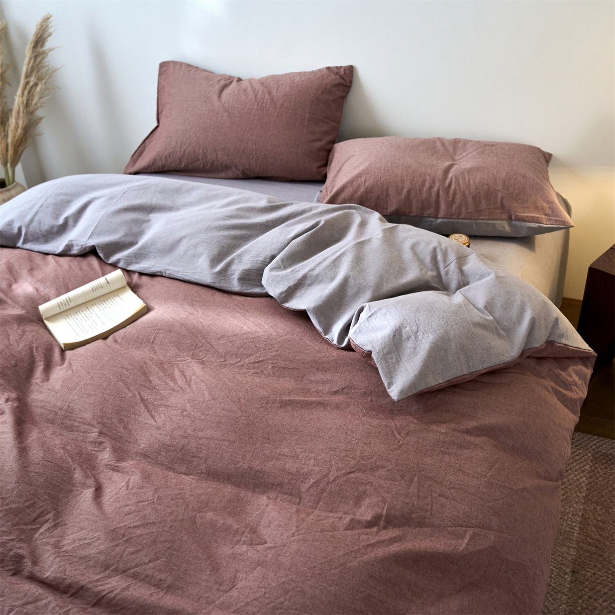 91家纺网 家纺一手货源 找家纺 兰紫橙家纺 2026新款A类色织纯色全棉水洗棉四件套 全棉水洗棉-暗红+浅灰
